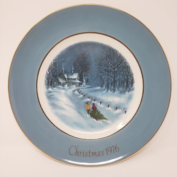 Avon 1976 22KGold Bringing Home The Tree Christmas Holiday Plate Enoch Wedgewood - Picture 1 of 9